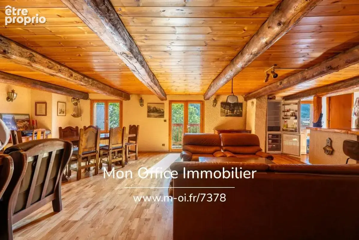 Référence : 7378-SCN - Maison de 500 m2 avec 4 appartements au Val des Près - photo 2