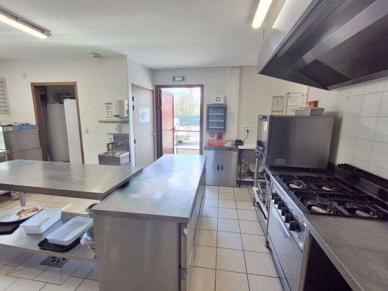 Commerce à LES VANS