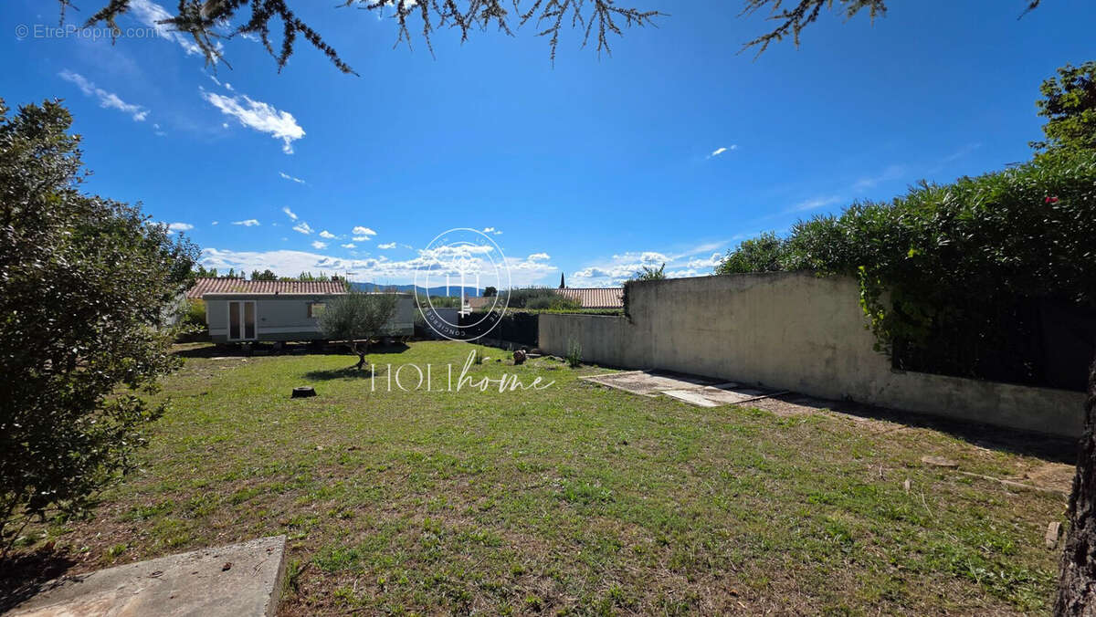 Terrain à POURRIERES