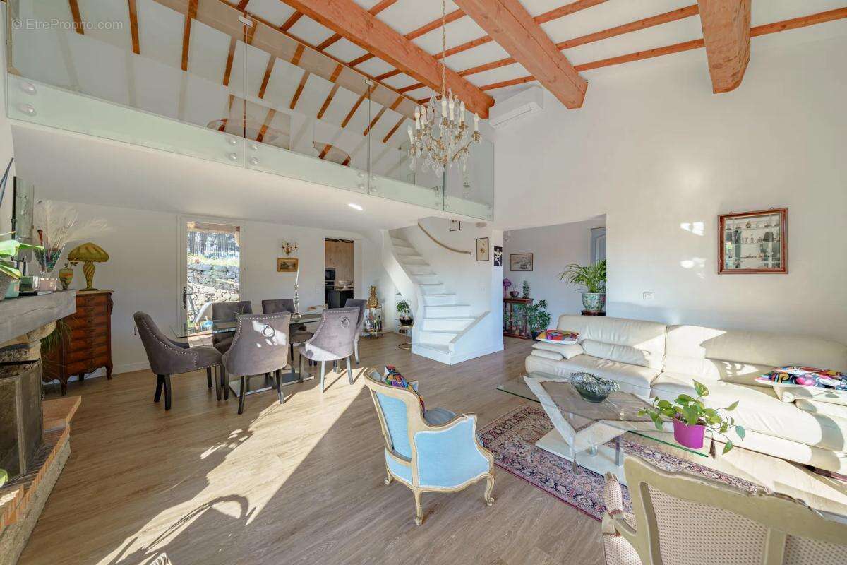 Maison à CUGES-LES-PINS