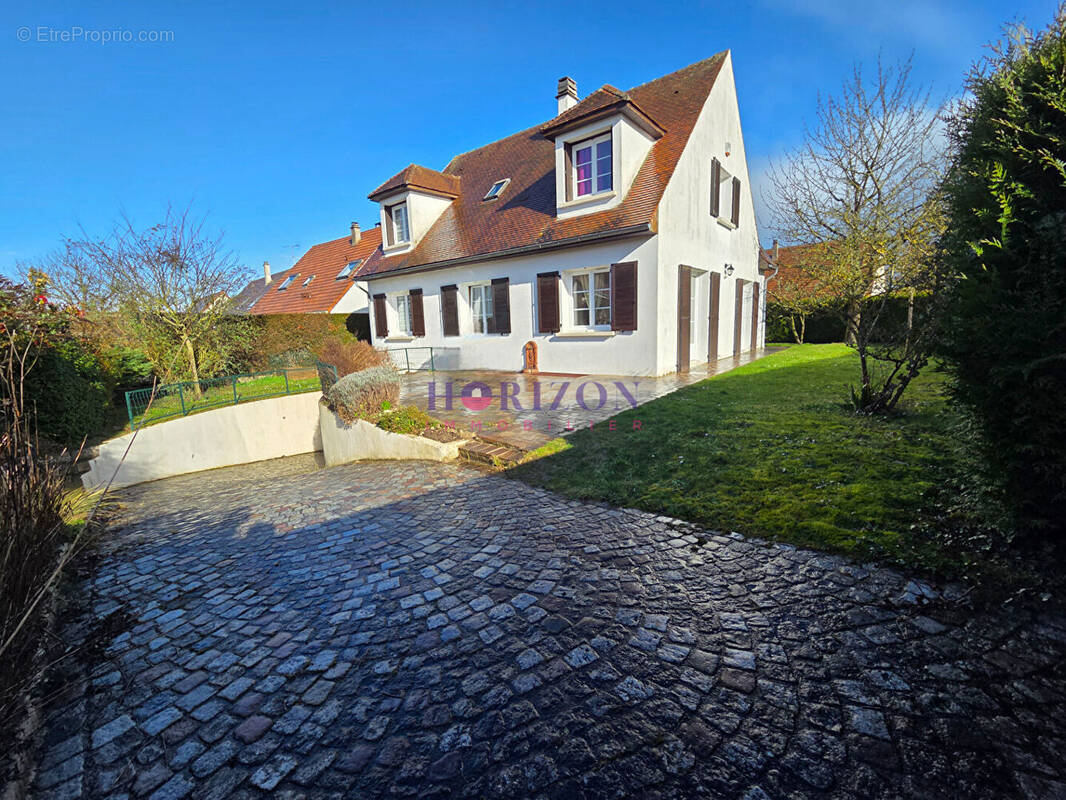 Maison à LA CHAPELLE-EN-SERVAL