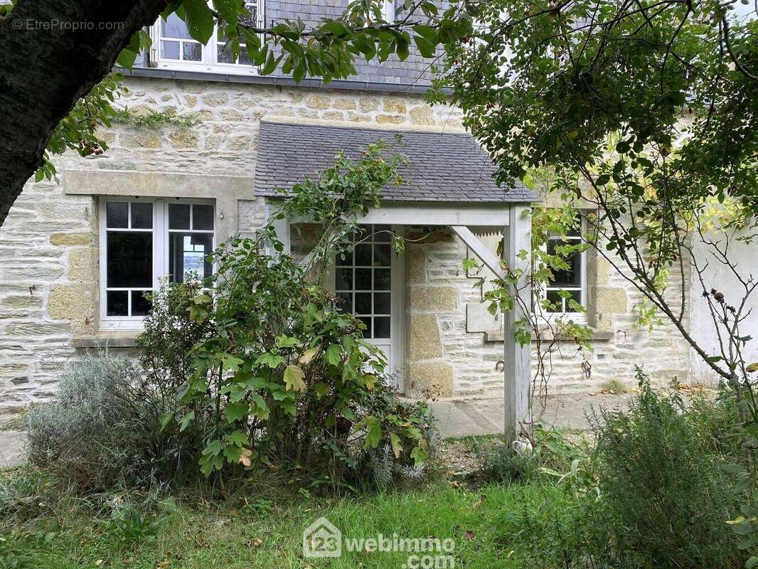 Maison à TREDREZ-LOCQUEMEAU