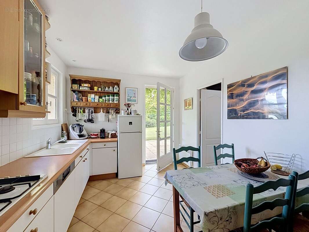 Maison 190 m² à Charbonnieres-Les-Bains  - photo 7