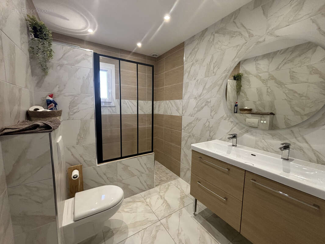 Maison à SAINT-LAURENT-DE-LA-SALANQUE