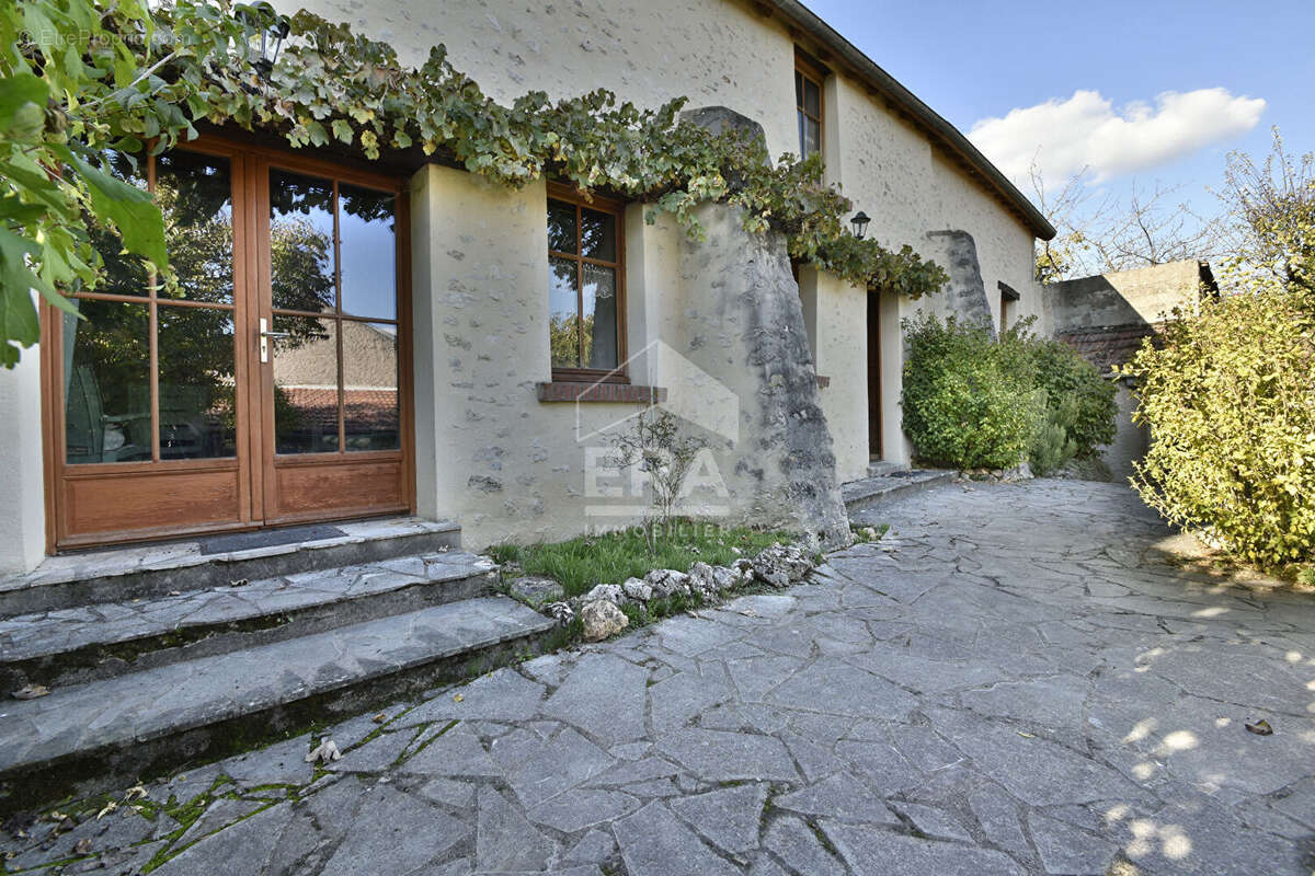 Maison à NEAUPHLE-LE-VIEUX