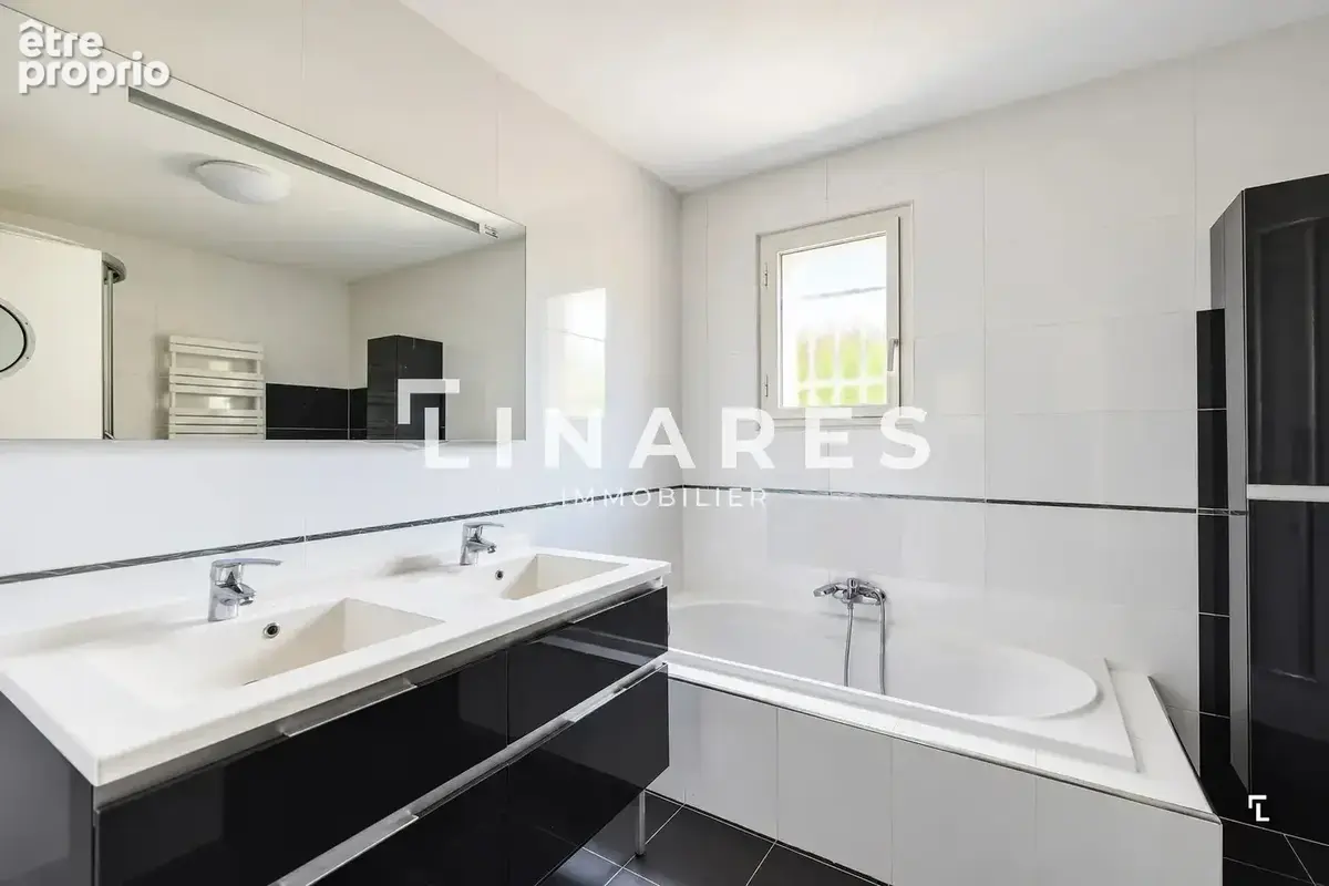 L'INTIME - Villa T5 de 130m² - Piscine - Garage 21m² - Parcelle 625m² - 13400 Aubagne Les Passons - photo 17