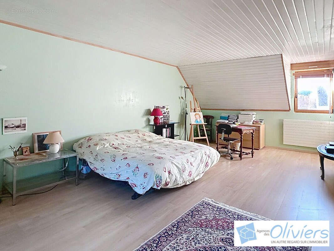 Maison à LA CELLE-LES-BORDES