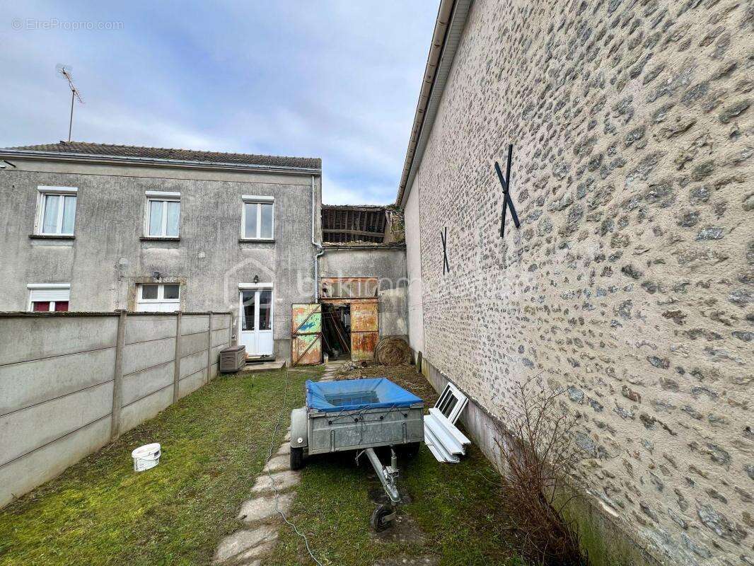 Vend Immeuble avec 3 appartements - photo 3