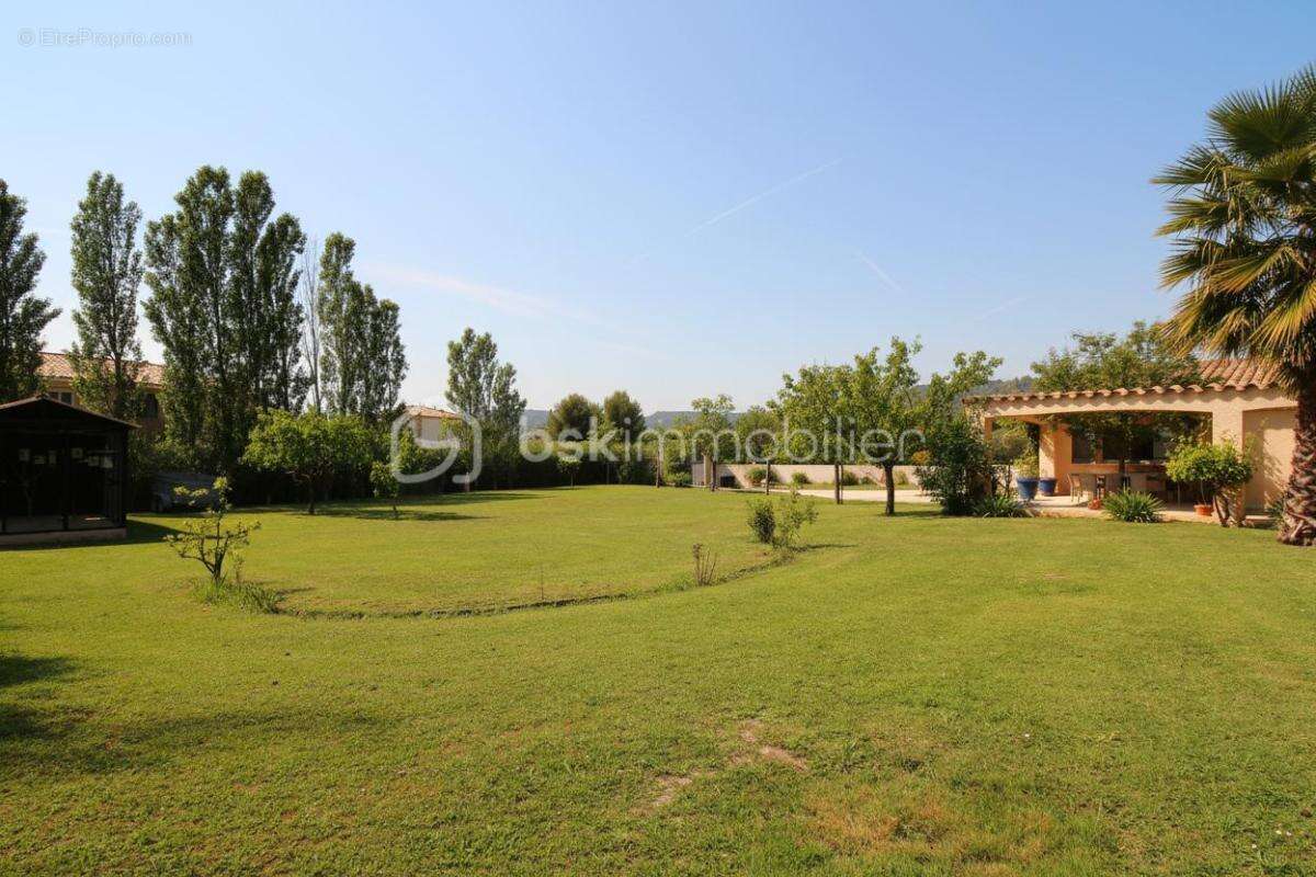 Votre oasis de tranquillité : villa 5 chambres avec piscine et cuisine d'été sur plus de 2 500 m² - photo 5
