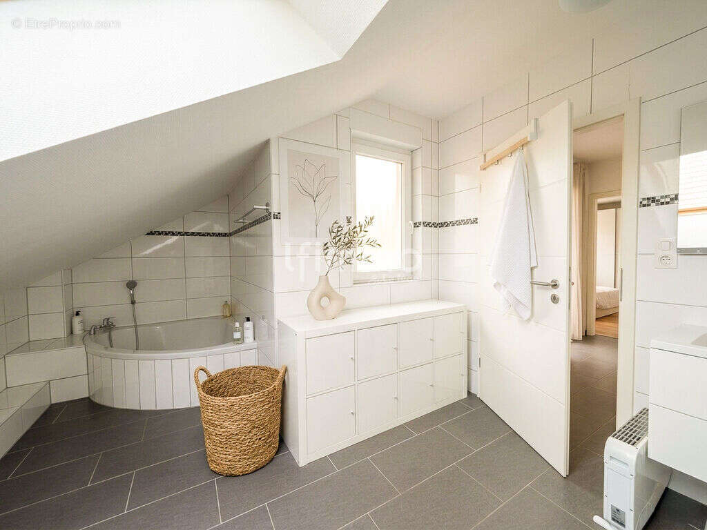 Buschwiller : Maison de Standing (255 m²) avec Rentabilité Intég - photo 8