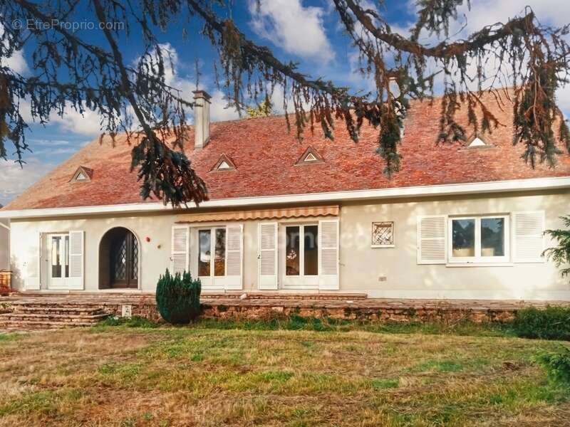 Maison à MAGNAC-LAVAL
