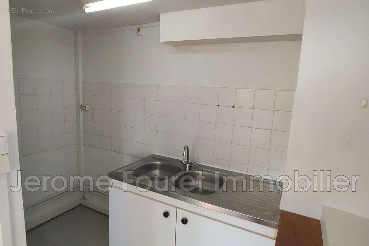 Appartement à MONTAIGNAC-SAINT-HIPPOLYTE