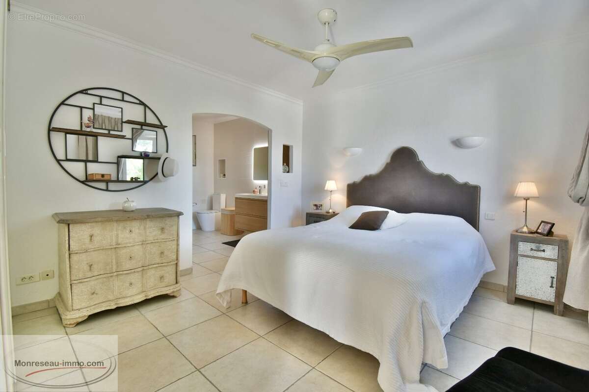 Maison à LA ROQUETTE-SUR-SIAGNE