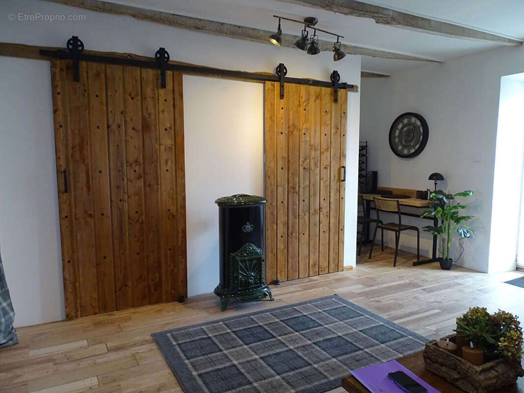 MORBIHAN. À proximité de Gourin : charmante maison individuelle en pierre de 3 chambres, entièrement meublée et récemment rénové - photo 9