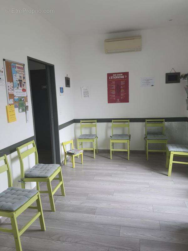 Commerce à SAINT-JEAN-D&#039;ANGELY