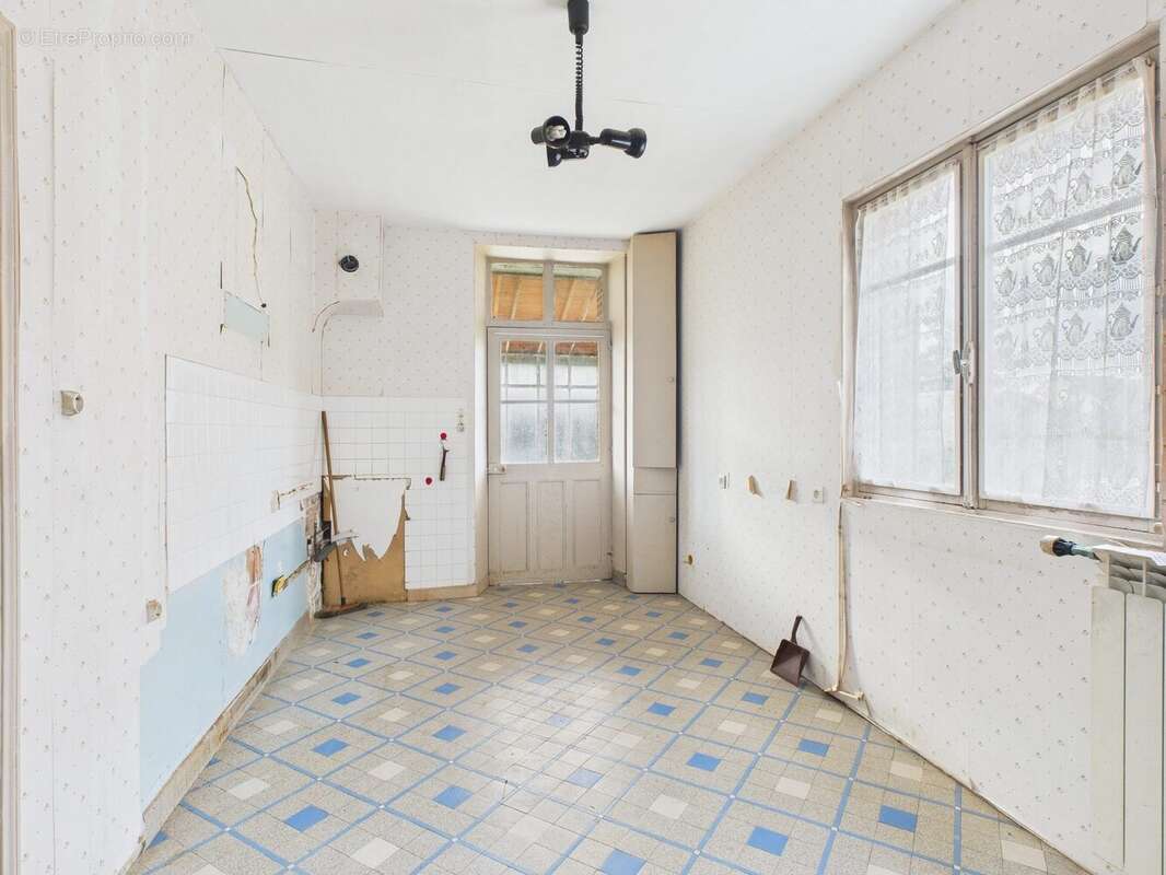 Maison à SAINT-JUST-SAUVAGE