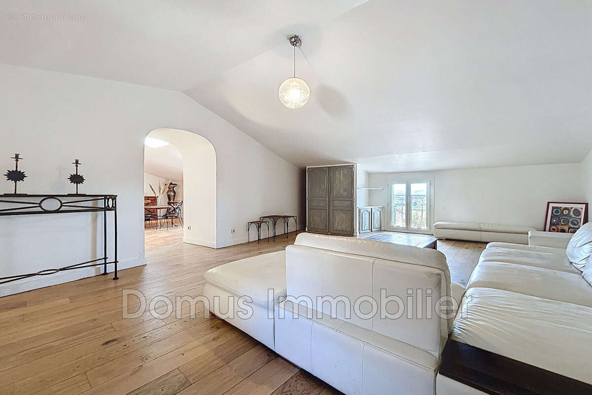 Maison à CHATEAUNEUF-DE-GADAGNE