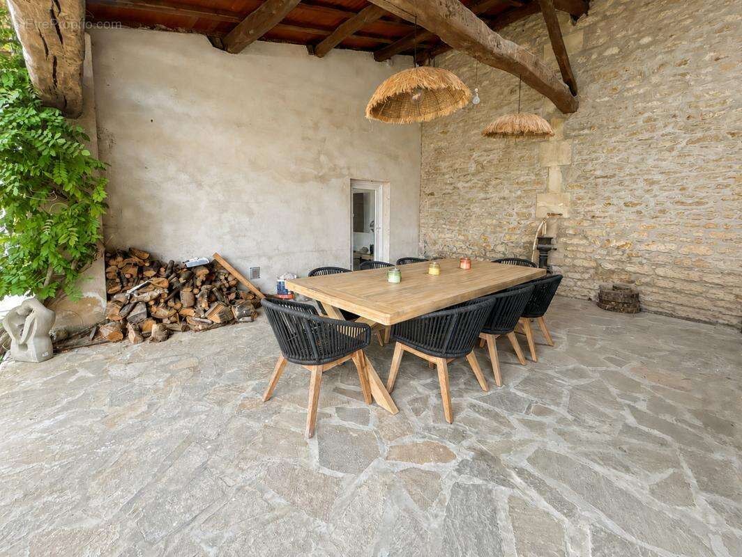 Maison à BRIZAMBOURG