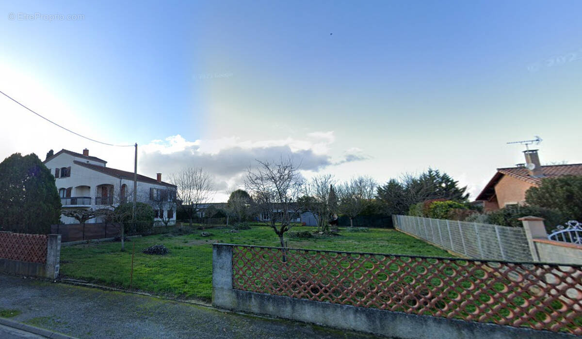 Terrain à SAINT-HILAIRE