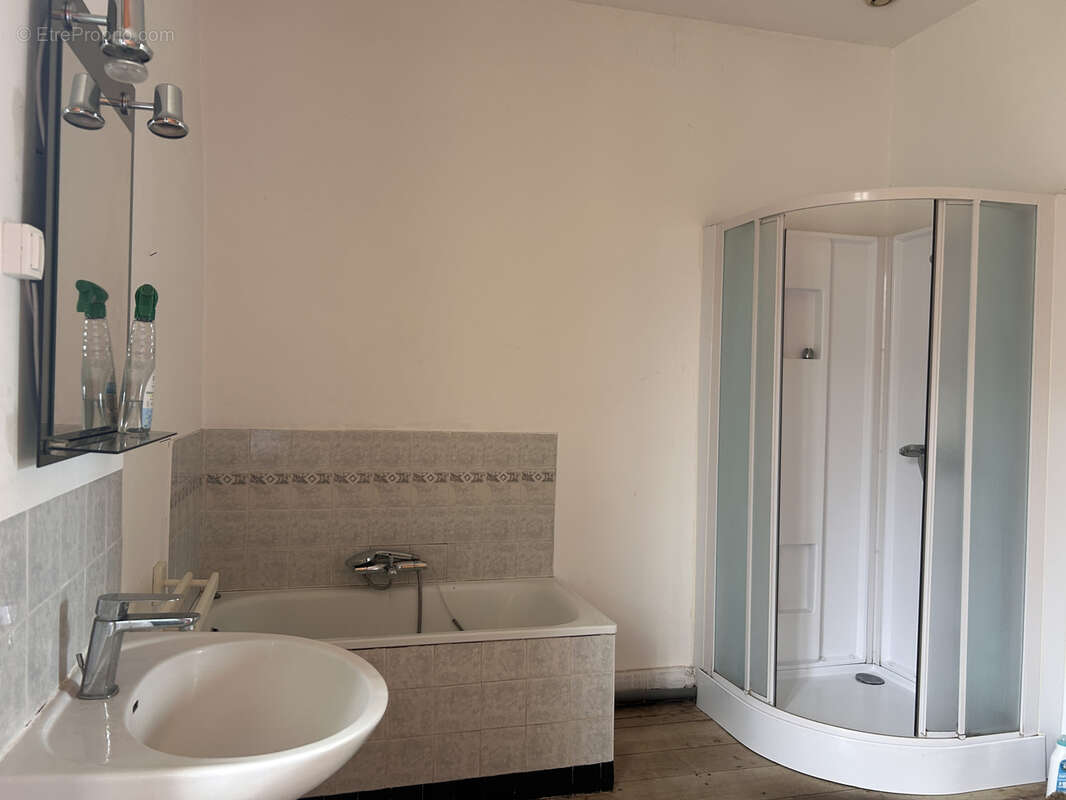 A VENDRE - Maison 5 pièces avec jardin et dépendances à Prissac - photo 10