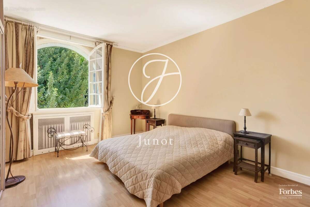 Maison à SURESNES