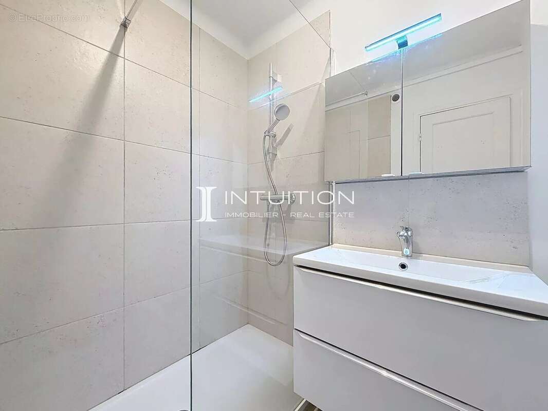 Cannes - Alexandre III : Appartement 2 pièces vue mer - photo 9