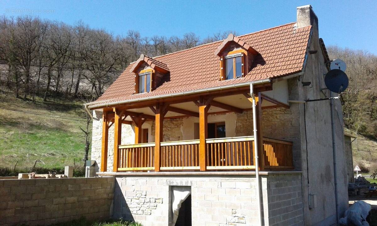 Appartement à SALLES-COURBATIES