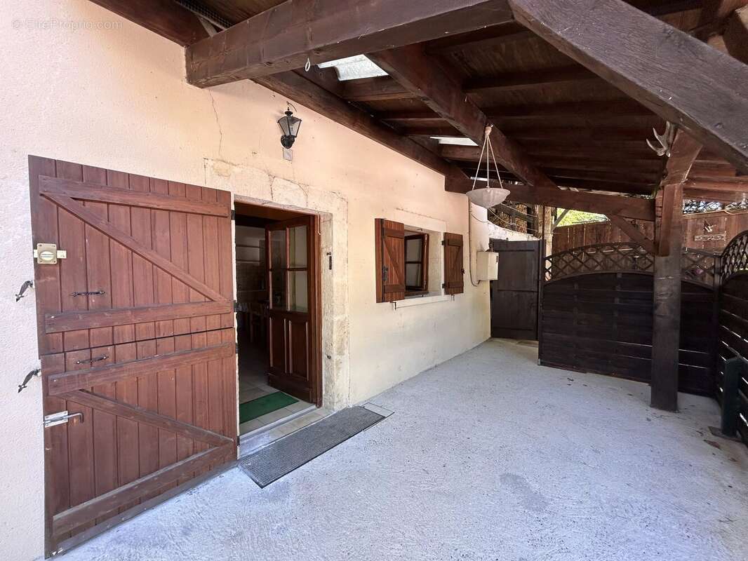 Maison à AURIGNAC
