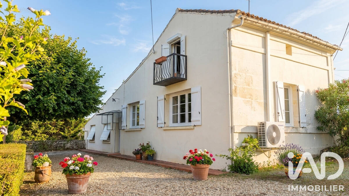 Photo 1 - Maison à SAINT-MEME-LES-CARRIERES