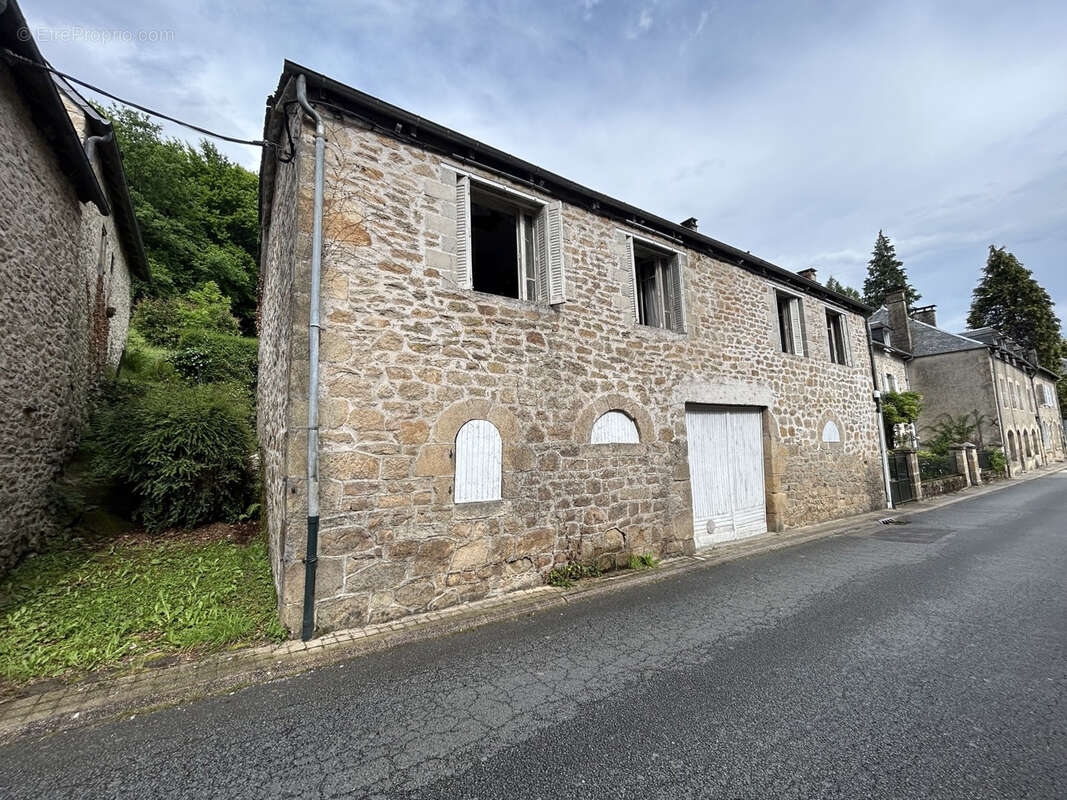 Maison à CORREZE