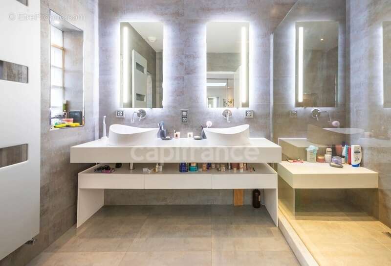 Maison à COURBEVOIE