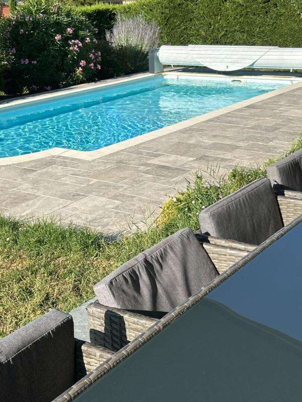 Maison à LES MARTRES-DE-VEYRE