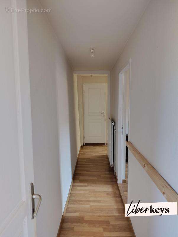 Maison en pierre -124 m² habitables - cour - terrasse - caves - 2/3 chambres - campagne - photo 10