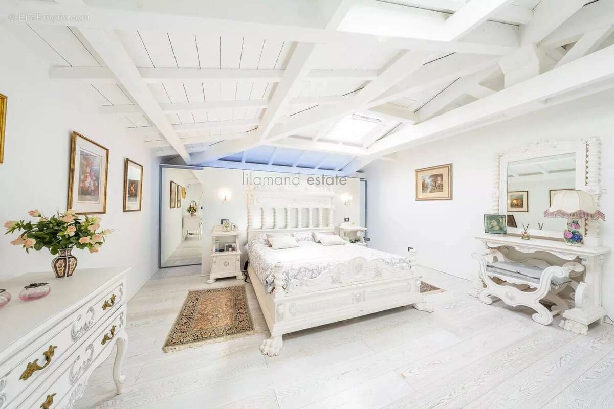 Maison à VALLAURIS