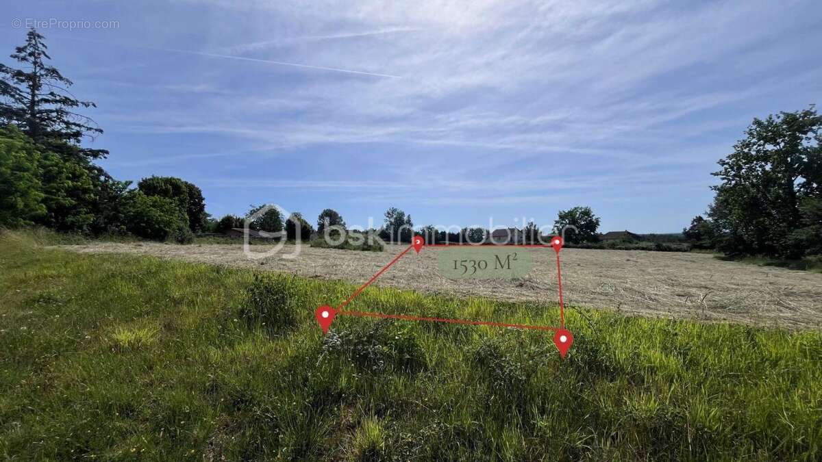 Terrain constructible de 1 570 m² proche du bourg de Peyrignac - photo 3