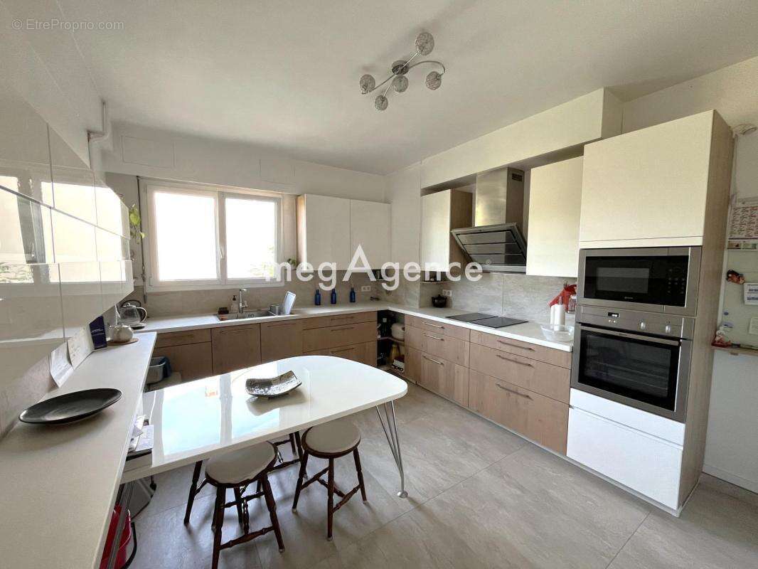 Appartement à SAINT-NOM-LA-BRETECHE