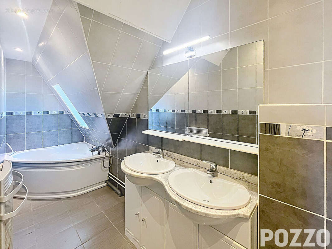 À vendre ! Belle maison familiale 5 chambres à Démouville - photo 15