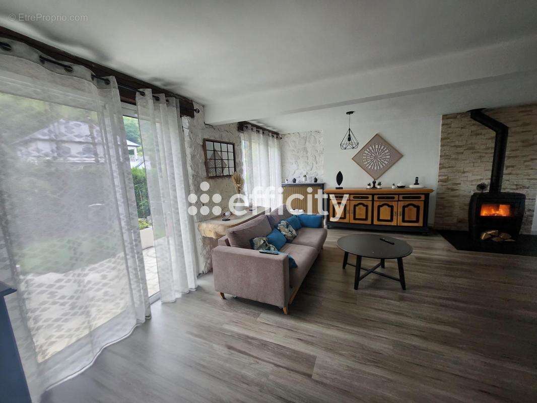 Maison à MERY-SUR-MARNE