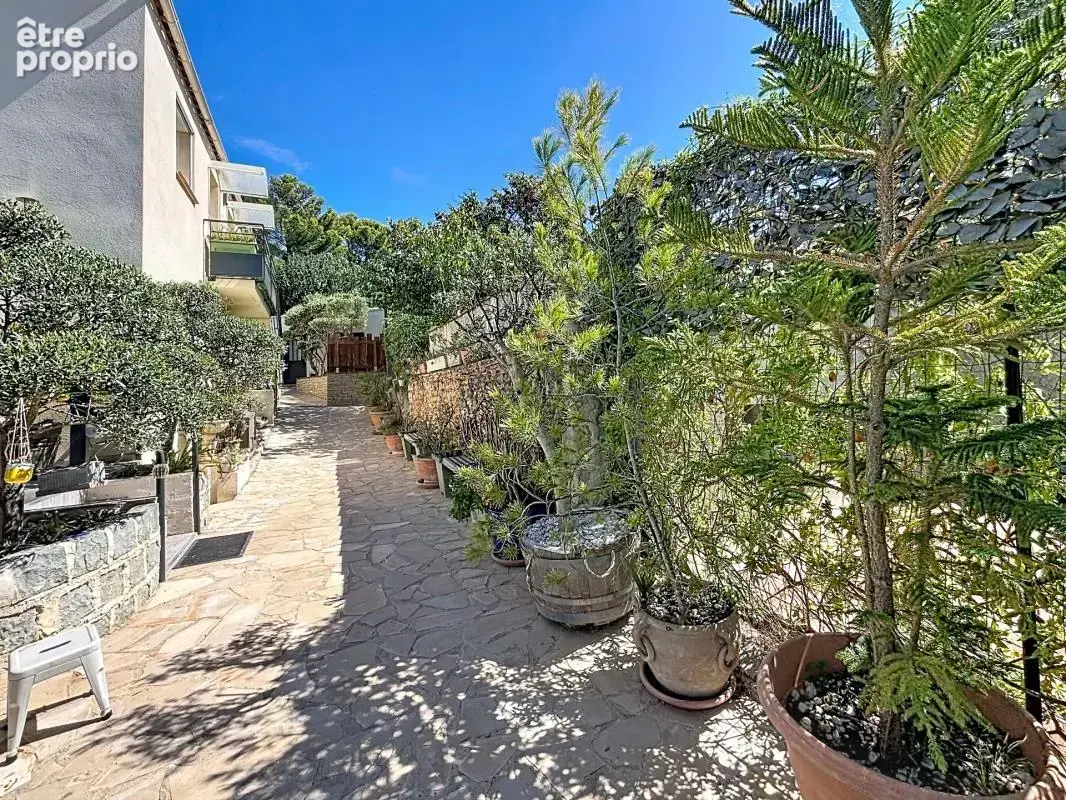 MARSEILLE 13e (Les Olives) – Propriété de 167 m² : Grande Maison Familiale ou Jusqu'à 4 Logements Indépendants Piscine Garages & - photo 8