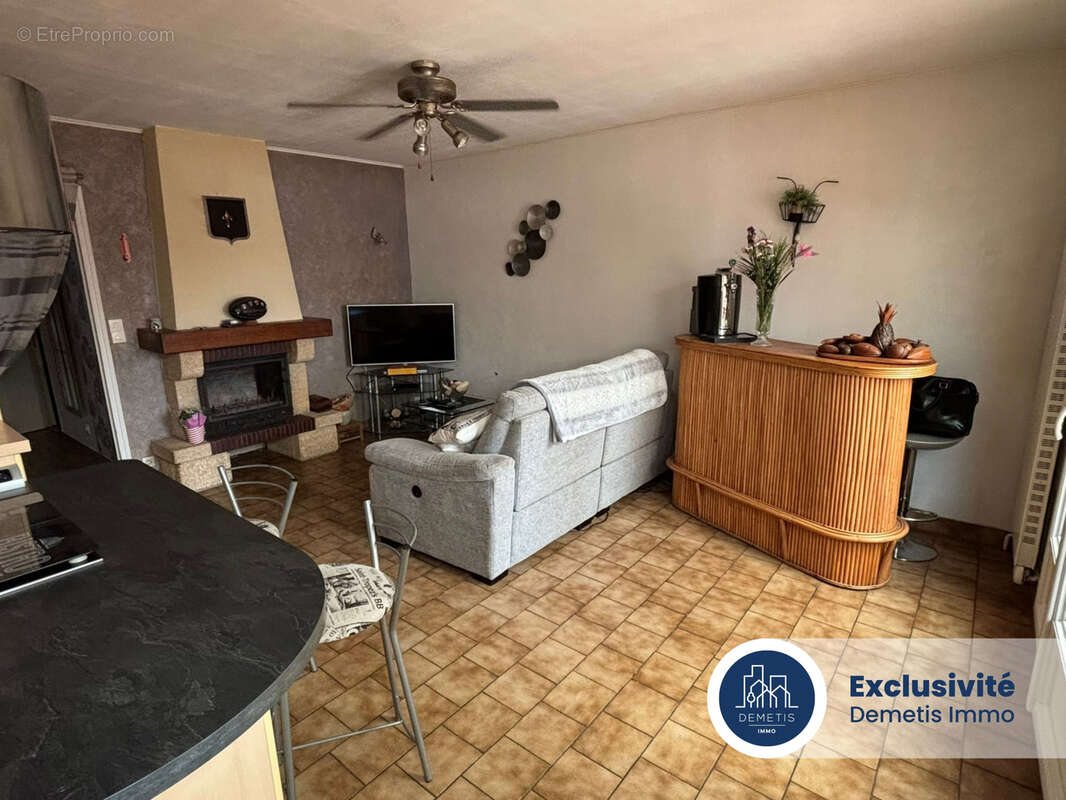 Maison familiale avec 4 chambres, jardin et garage - photo 3
