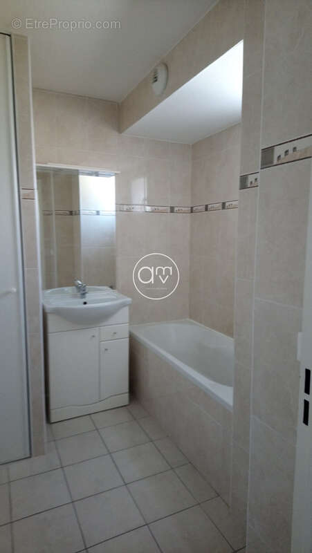 En vente à Hyères (83) : grand appartement avec terrasse - photo 9