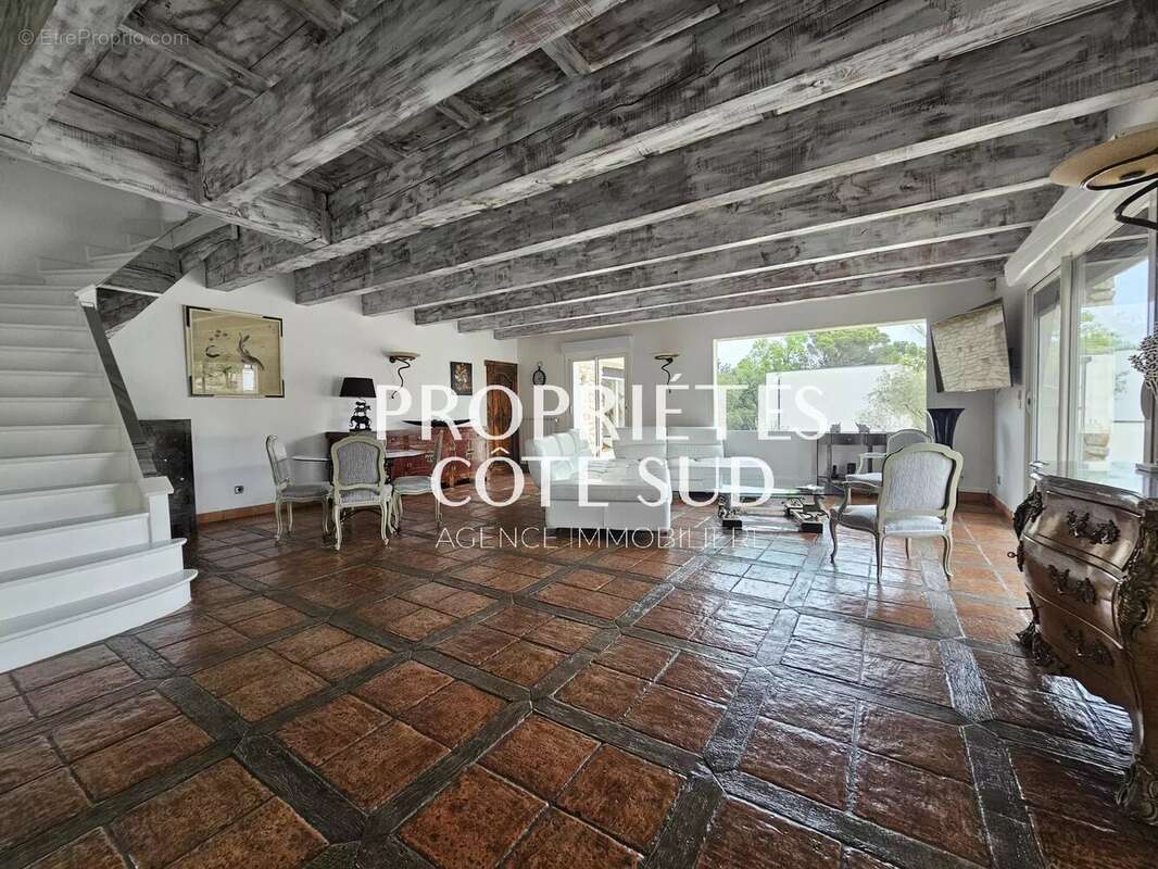 Maison à SAINT-LAURENT-DES-ARBRES