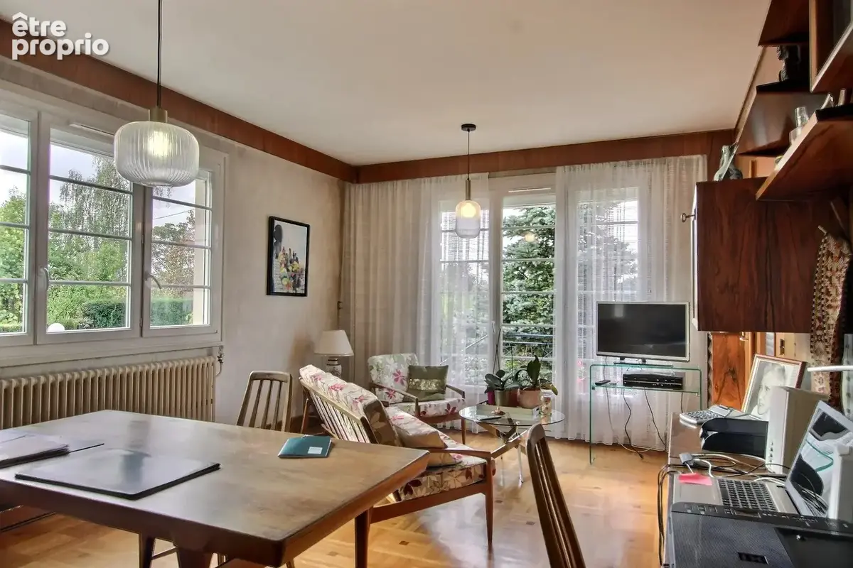 Mehun-sur-yèvre – ensemble immobilier atypique avec annexe et grand terrain - photo 6