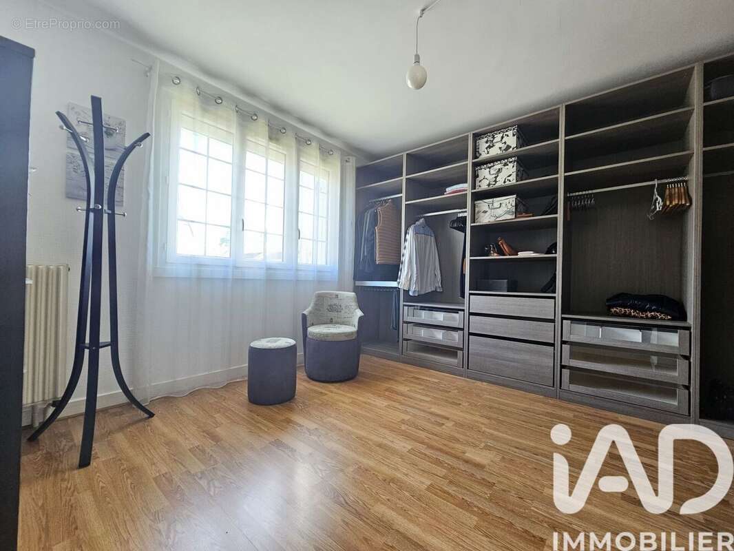 Maison 142 m² à Coulaines  - photo 8