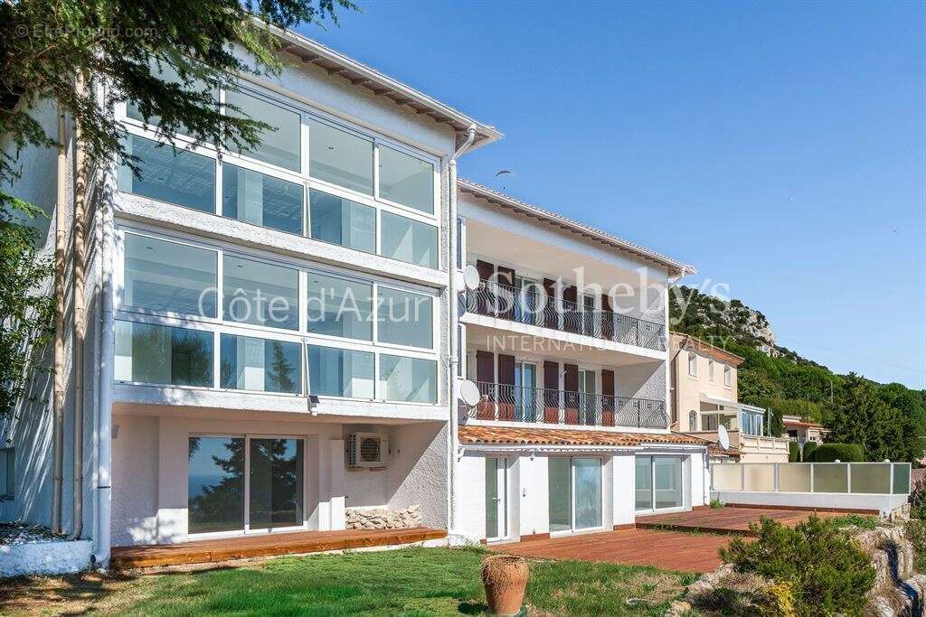 Appartement à LA TURBIE