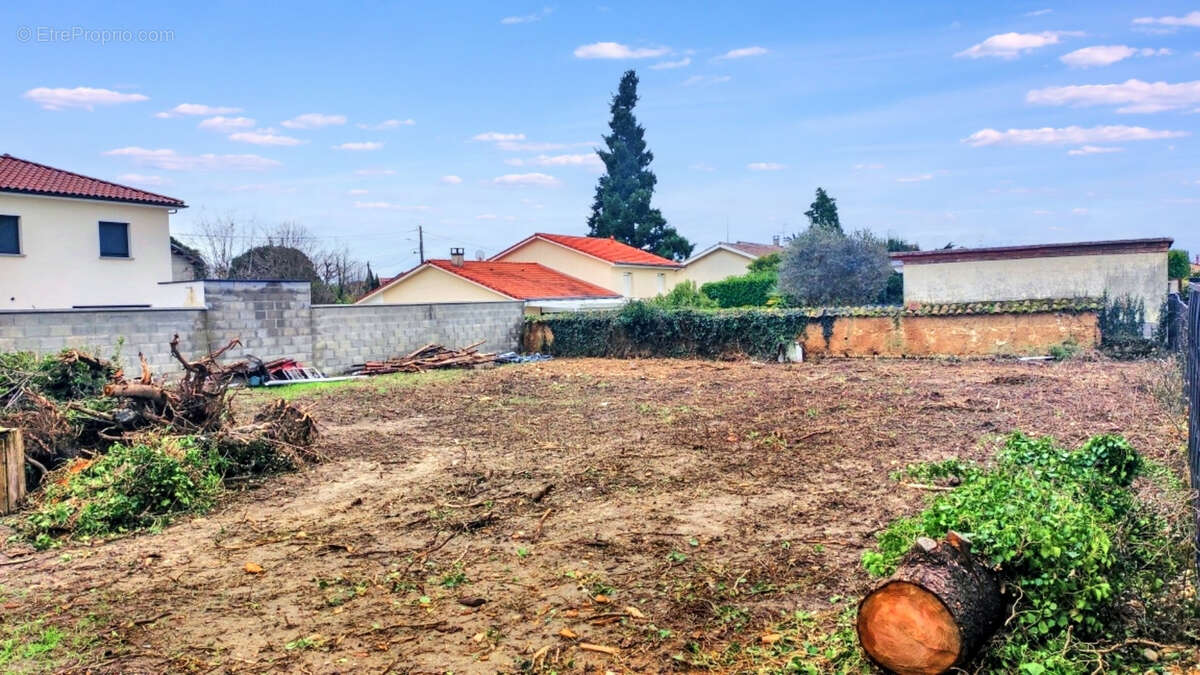 Terrain à SAINT-PRIEST