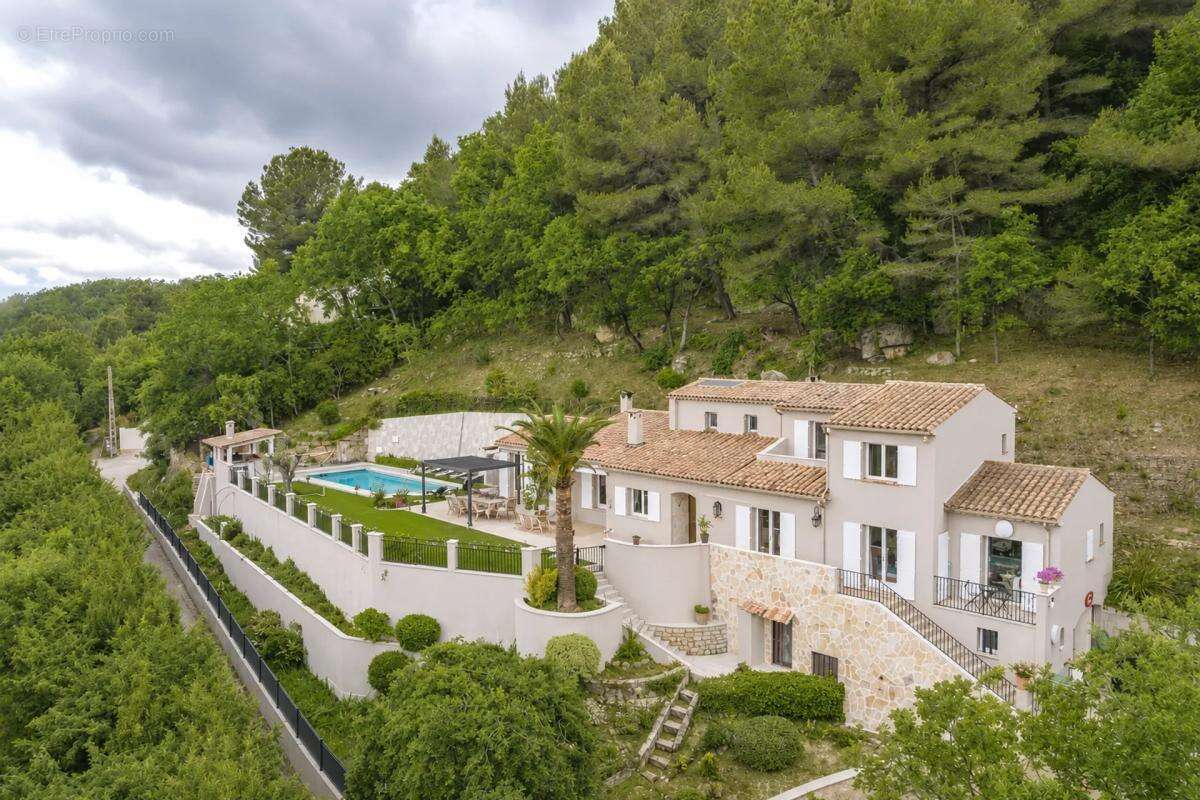 Maison de 6 pièces de 256 m² à Le Bar-sur-Loup - photo 48