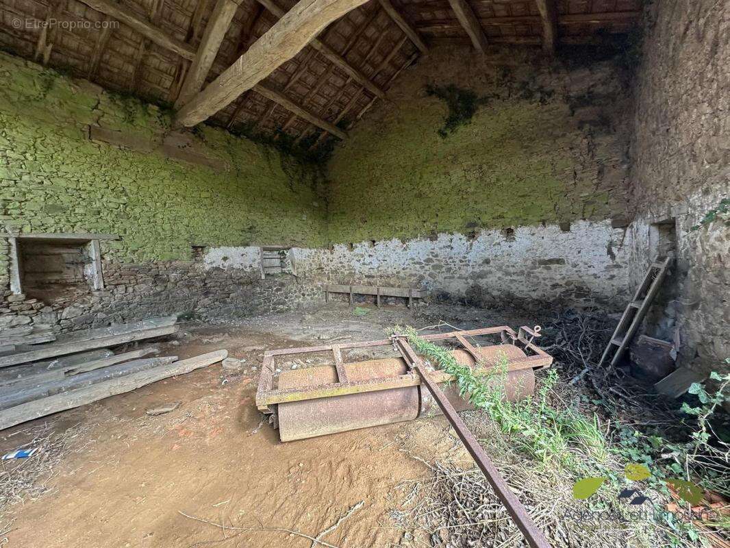 Maison à SAINT-LEONARD-DE-NOBLAT