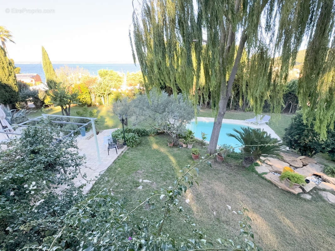 Maison à SAINT-MITRE-LES-REMPARTS