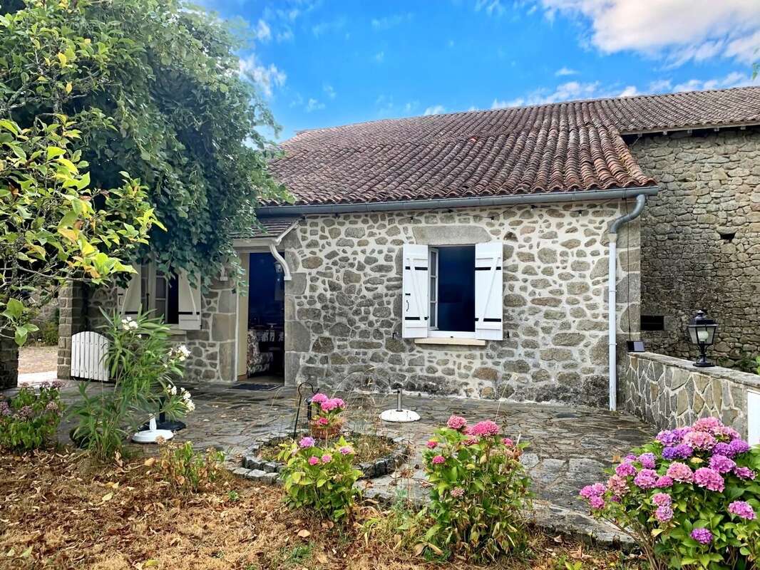 Maison à SAINT-SAUD-LACOUSSIERE